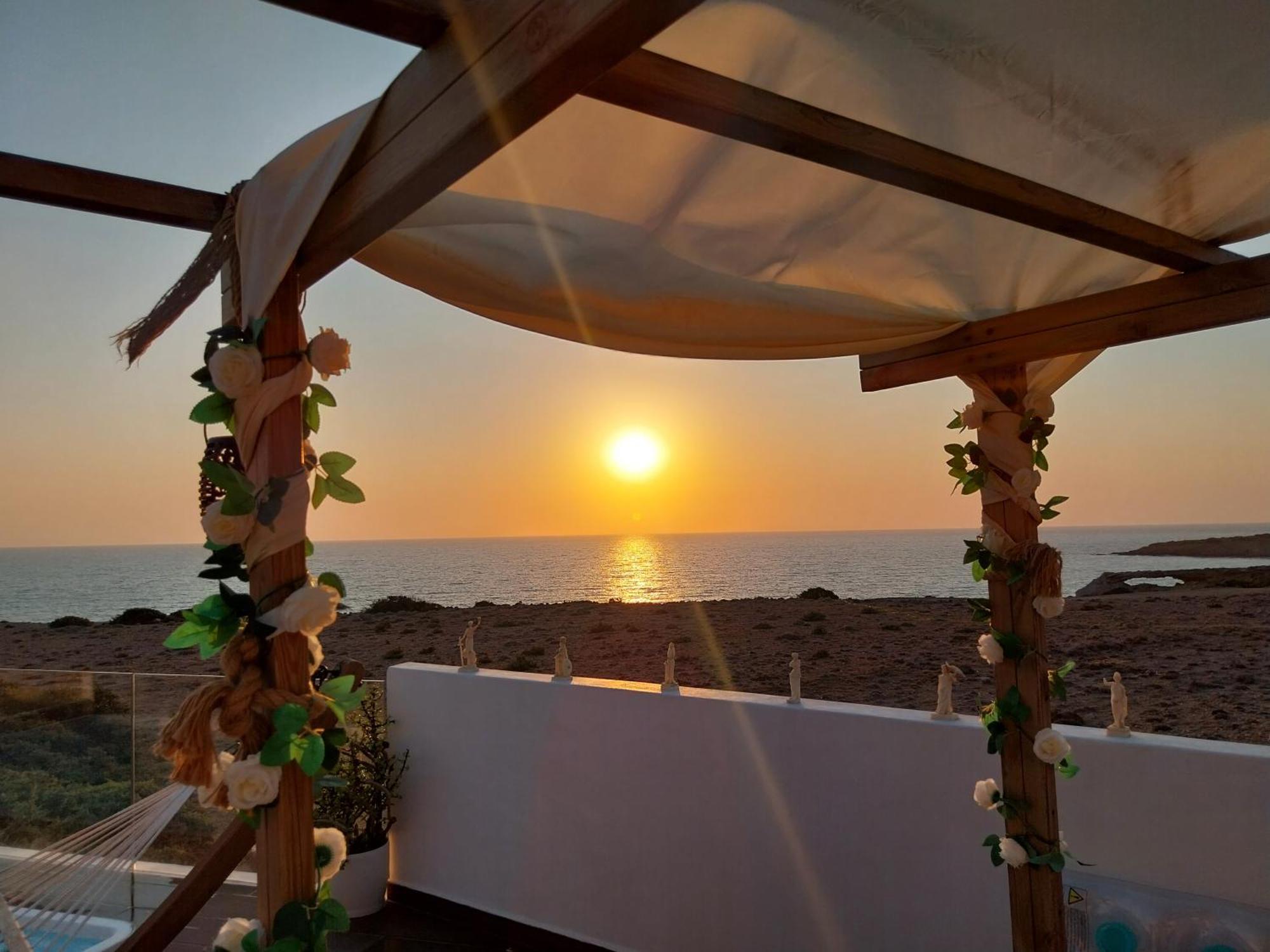 Tramonto Luxury Villa No1- Breathtaking Sunset View Foiníkion Екстериор снимка